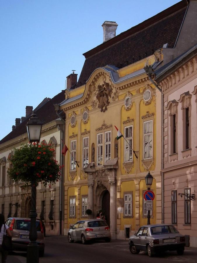 Premium Buda Castle Apartment Budapest Bagian luar foto