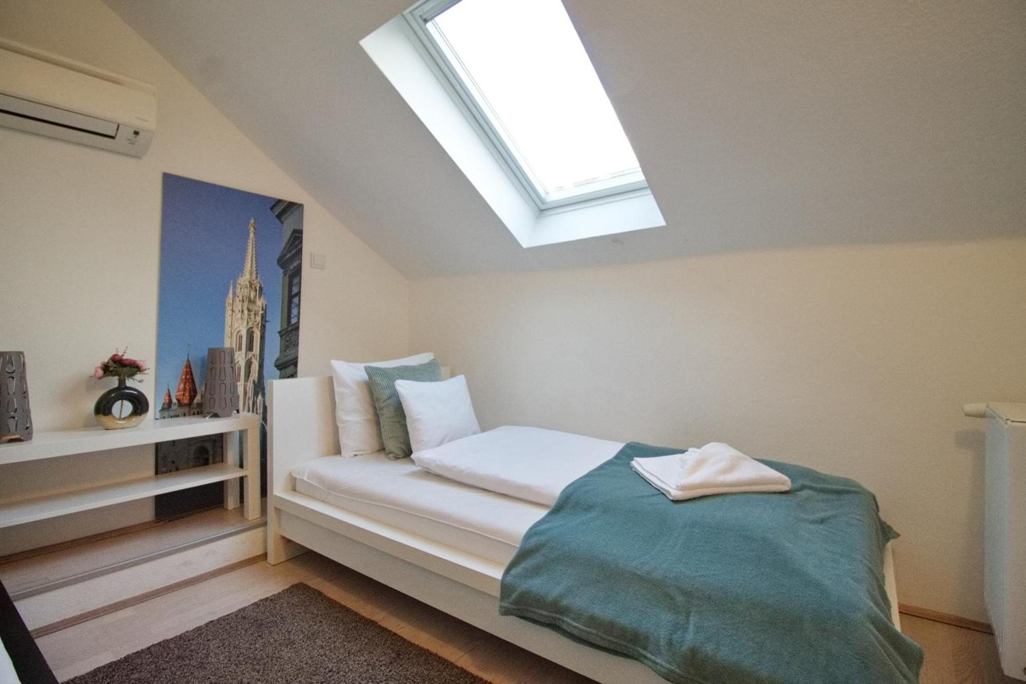 Premium Buda Castle Apartment Budapest Bagian luar foto